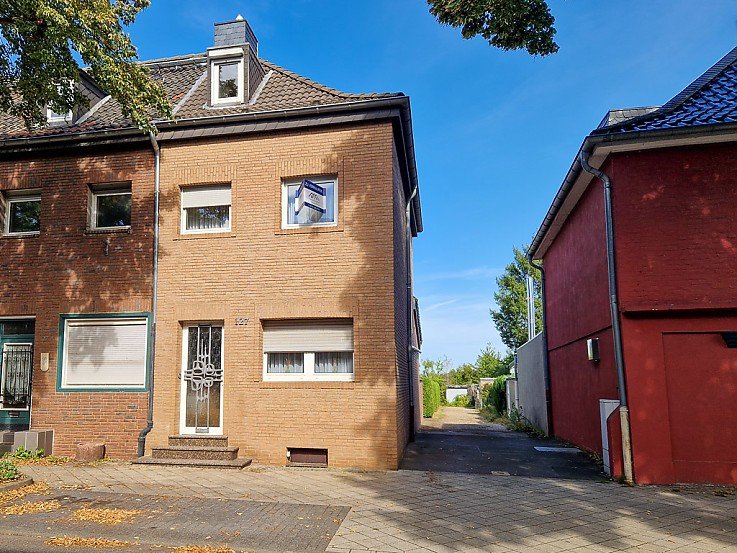 modernisiertes Reiheneckhaus in Düren Stadt im Grüngürtel mit Garten und genehmigtem Anbau