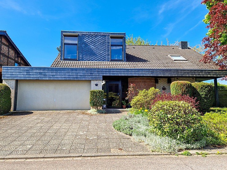 Nideggen, großes Einfamilienhaus mit Doppelgarage und Garten